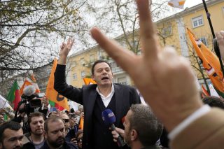 O Λουίζ Μοντενέγκρο κατεβαίνει στις εκλογές στην Πορτογαλία ως επικεφαλής ενός δεξιού συνασπισμού Σοσιαλδημοκρατών